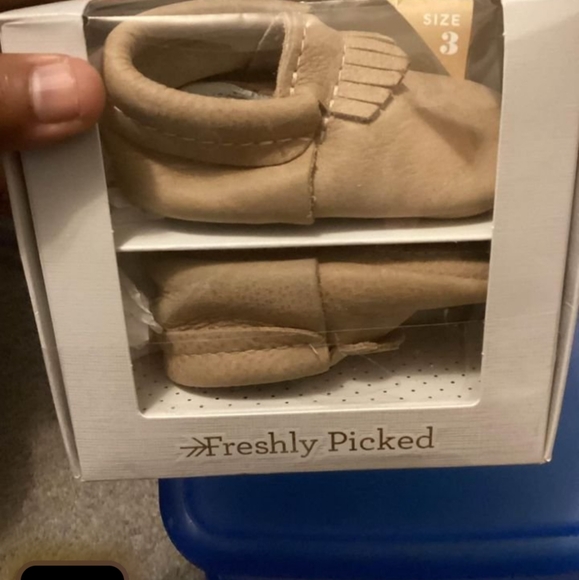 Freshly picked moccasins size 3 - Picture 2 of 4